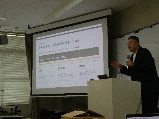 会津大学で講義を行う代表の土佐雅人